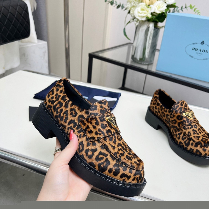Pra*a leather shoes